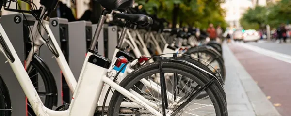 Pourquoi opter pour les vélos partagés lors de vos déplacements en ville